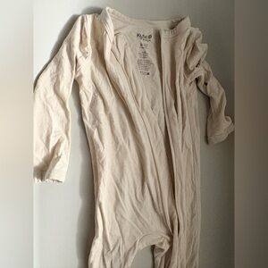 Kyte BABY Soft Cream Zippered Onesie